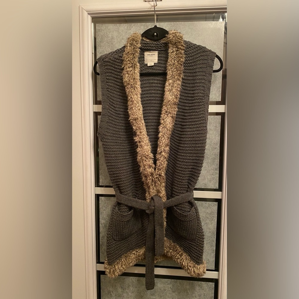 Vero Moda faux fur trim sweater vest size M - Picture 4 of 6